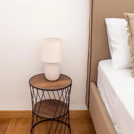 Prime Location, Renovated Flat! Apartment *