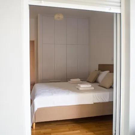 Prime Location, Renovated Flat! Apartment